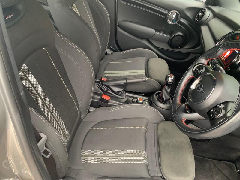 MINI HATCH