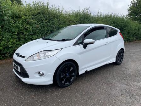 FORD FIESTA 1.4 Titanium